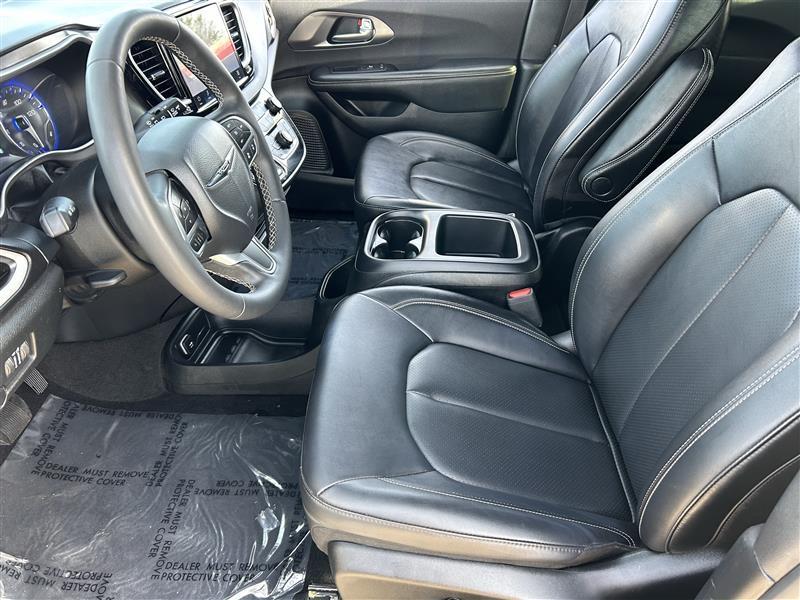 Chrysler Pacifica Select 2025