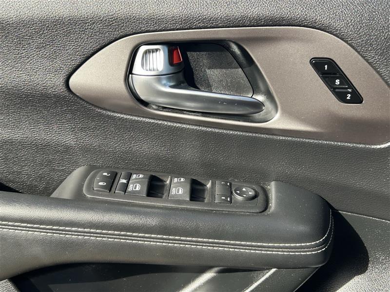 Chrysler Pacifica Select 2025