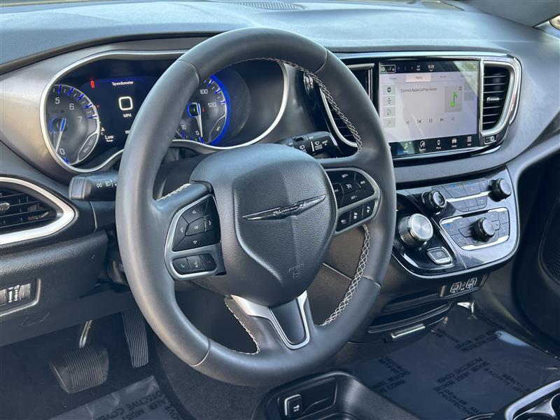 Chrysler Pacifica Select 2025