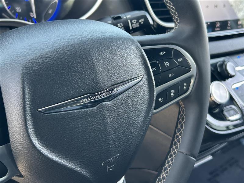 Chrysler Pacifica Select 2025