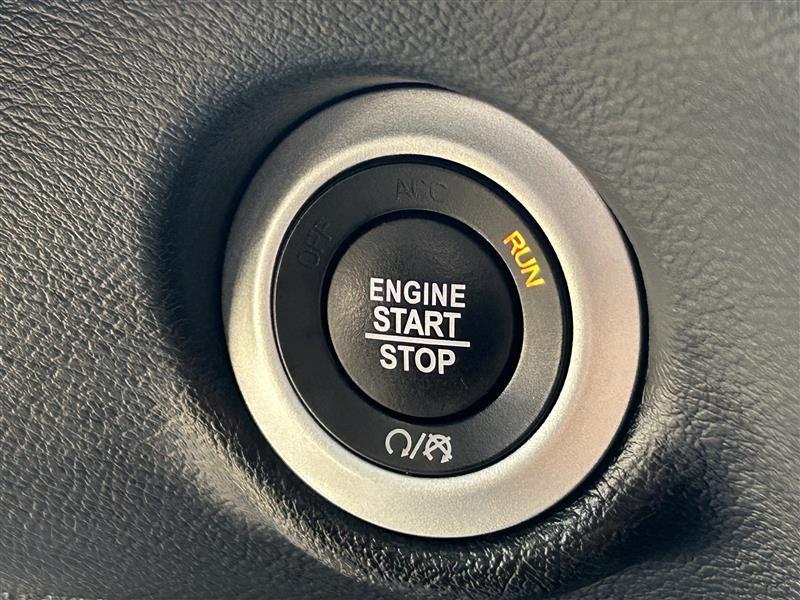 Chrysler Pacifica Select 2025