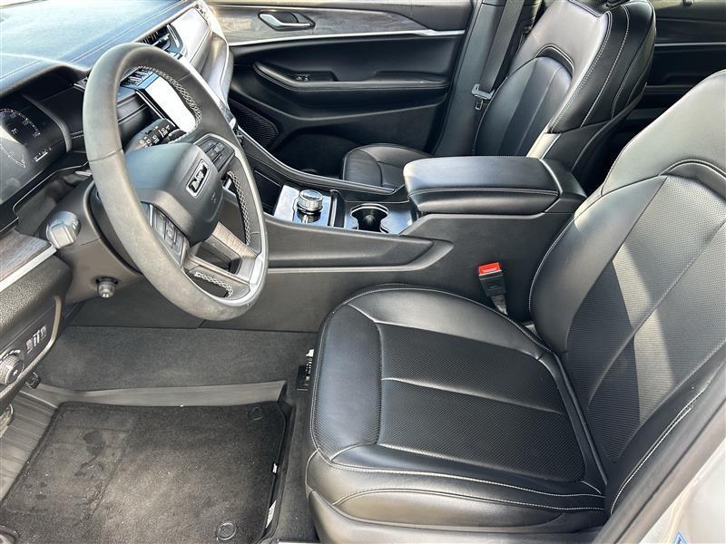 Jeep Grand Cherokee L Limited 4WD 2025