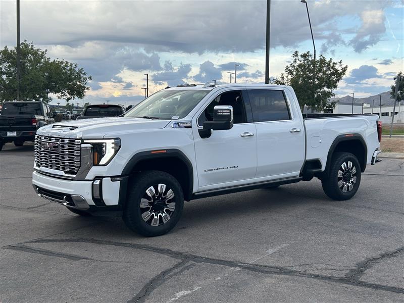 GMC Sierra 2500HD Denali Crew Cab 4WD SB 2025