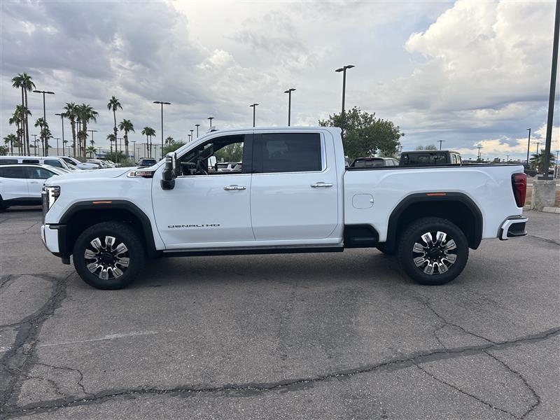 GMC Sierra 2500HD Denali Crew Cab 4WD SB 2025