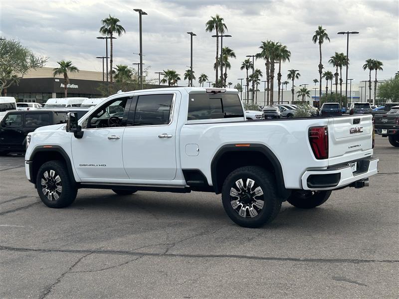 GMC Sierra 2500HD Denali Crew Cab 4WD SB 2025