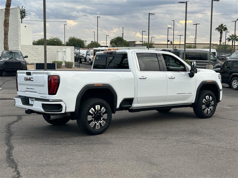 GMC Sierra 2500HD Denali Crew Cab 4WD SB 2025