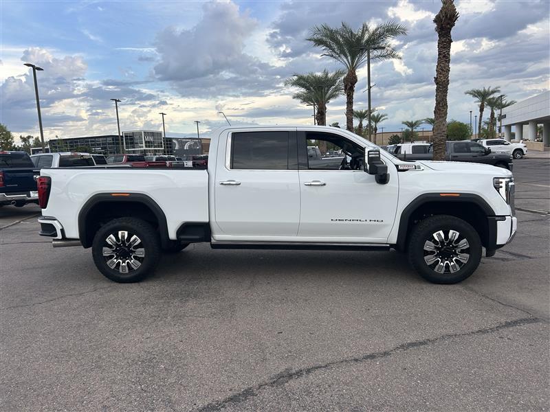 GMC Sierra 2500HD Denali Crew Cab 4WD SB 2025
