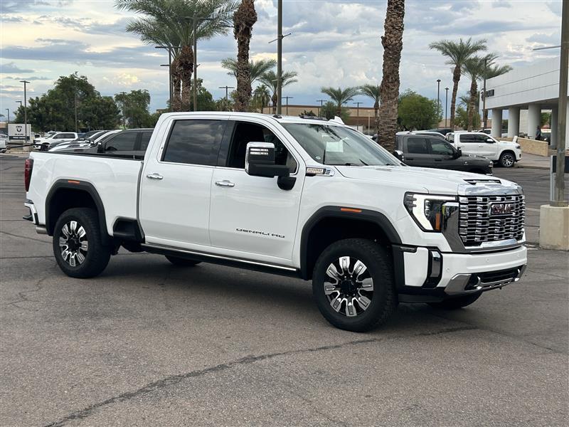 GMC Sierra 2500HD Denali Crew Cab 4WD SB 2025