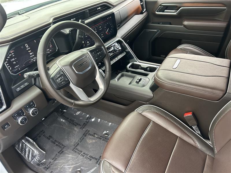 GMC Sierra 2500HD Denali Crew Cab 4WD SB 2025