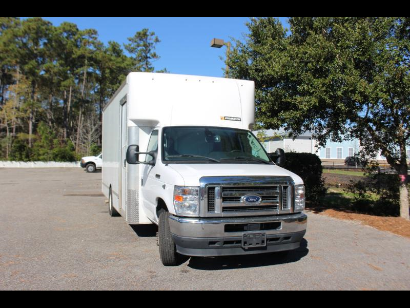 2022 Ford E-Series Cutaway Base's photo