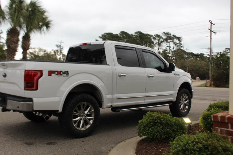 Ford F-150 4WD SuperCab 133" Lariat 2017