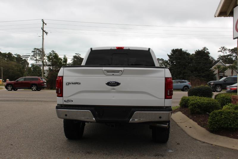 Ford F-150 4WD SuperCab 133" Lariat 2017