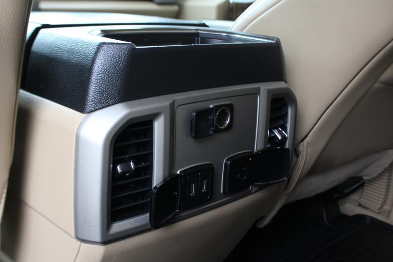 Ford F-150 4WD SuperCab 133" Lariat 2017