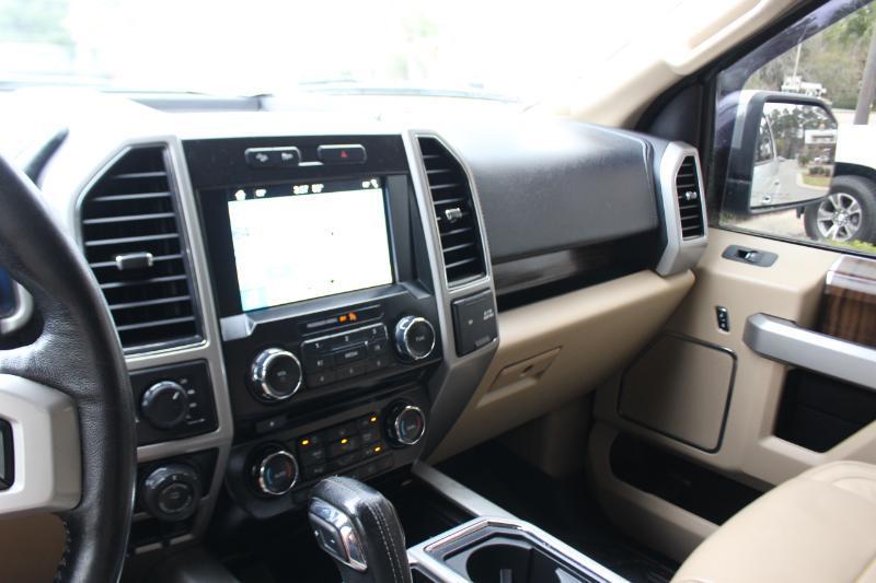 Ford F-150 4WD SuperCab 133" Lariat 2017