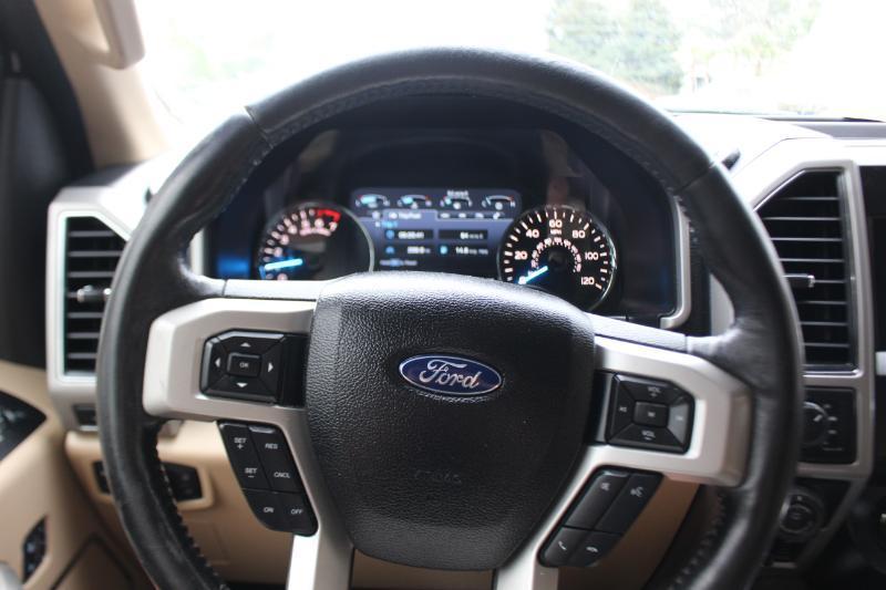 Ford F-150 4WD SuperCab 133" Lariat 2017