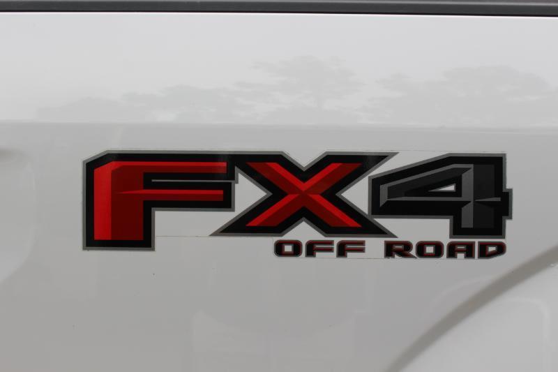 Ford F-150 4WD SuperCab 133" Lariat 2017