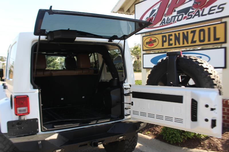 Jeep Wrangler Unlimited Sahara 4WD 2014