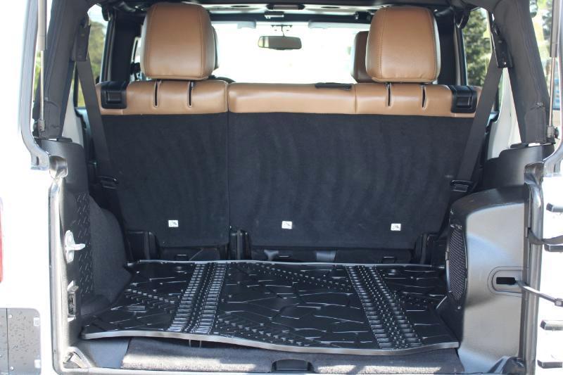 Jeep Wrangler Unlimited Sahara 4WD 2014