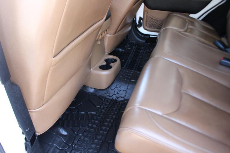 Jeep Wrangler Unlimited Sahara 4WD 2014