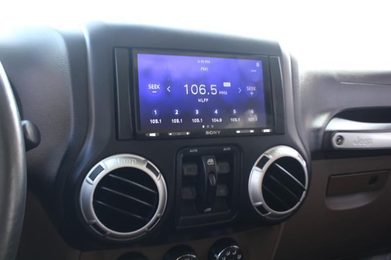 Jeep Wrangler Unlimited Sahara 4WD 2014