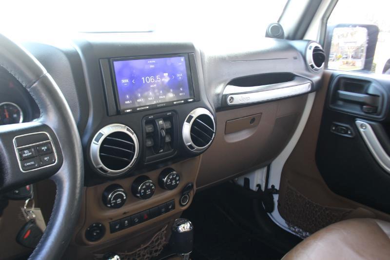 Jeep Wrangler Unlimited Sahara 4WD 2014