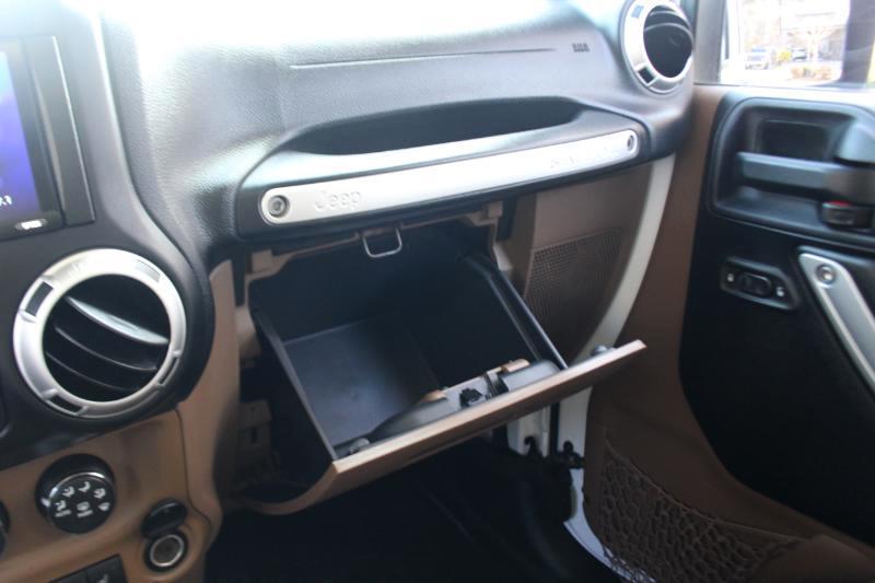 Jeep Wrangler Unlimited Sahara 4WD 2014