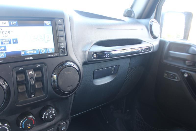 Jeep Wrangler Unlimited Sahara 4WD 2012