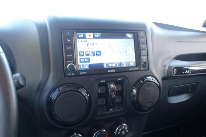Jeep Wrangler Unlimited Sahara 4WD 2012