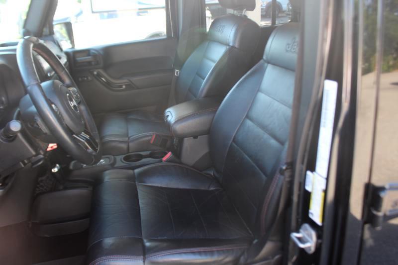 Jeep Wrangler Unlimited Sahara 4WD 2012