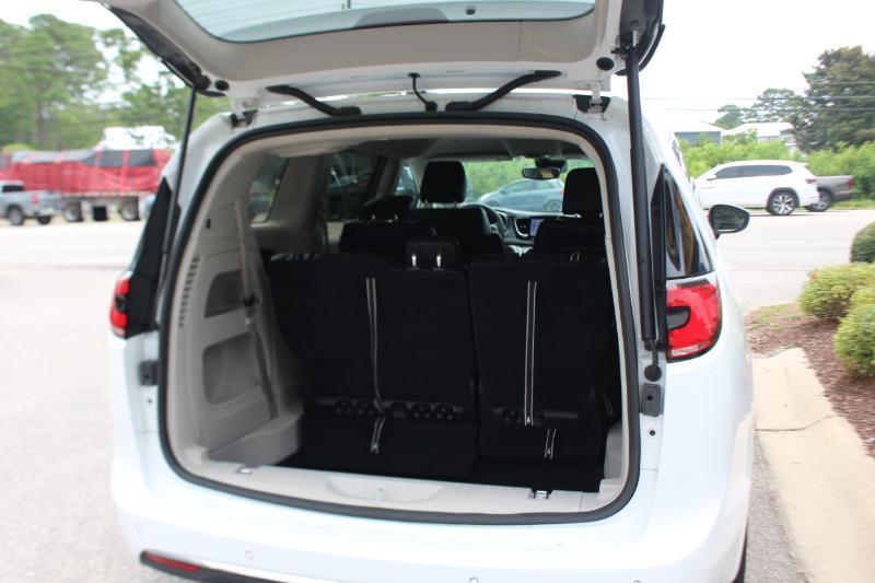 Chrysler Pacifica Touring L 2023