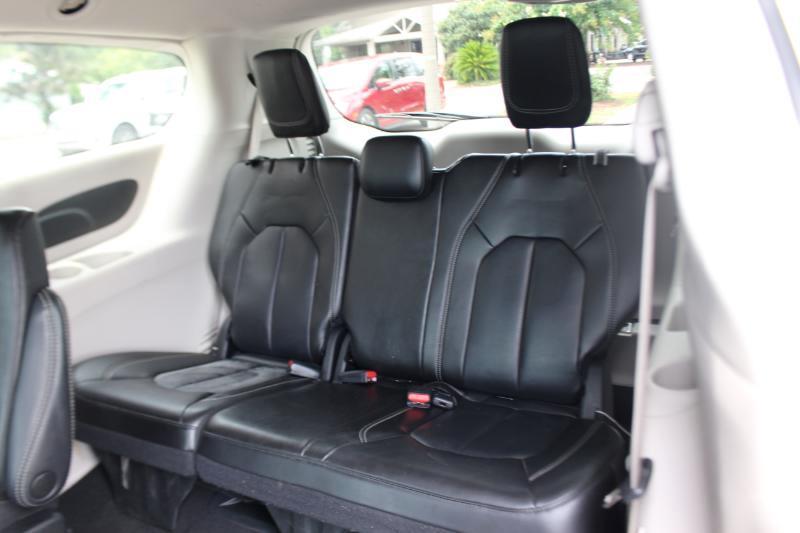 Chrysler Pacifica Touring L 2023