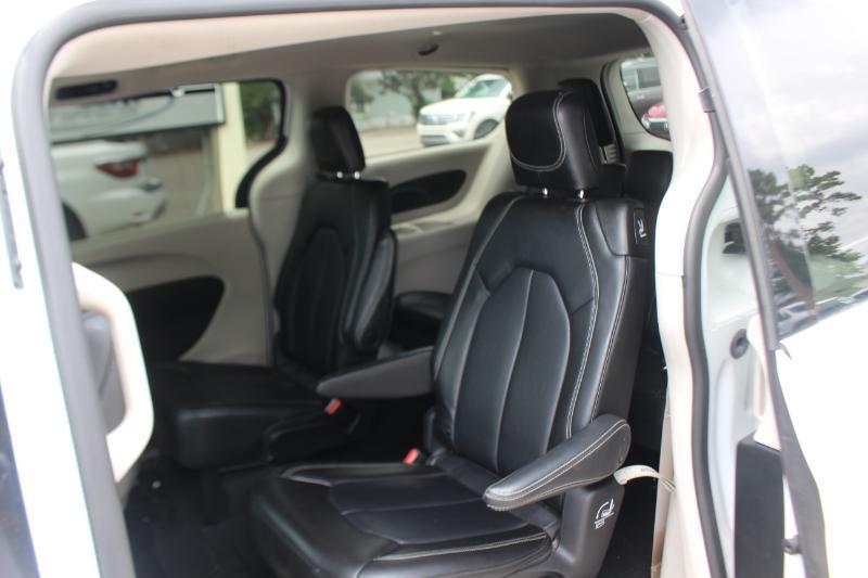 Chrysler Pacifica Touring L 2023