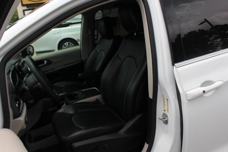 Chrysler Pacifica Touring L 2023
