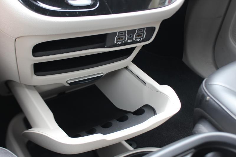Chrysler Pacifica Touring L 2023