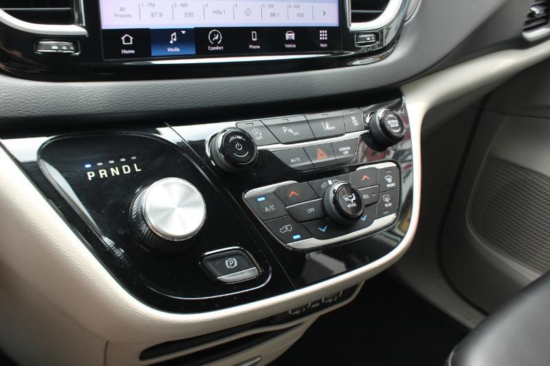 Chrysler Pacifica Touring L 2023