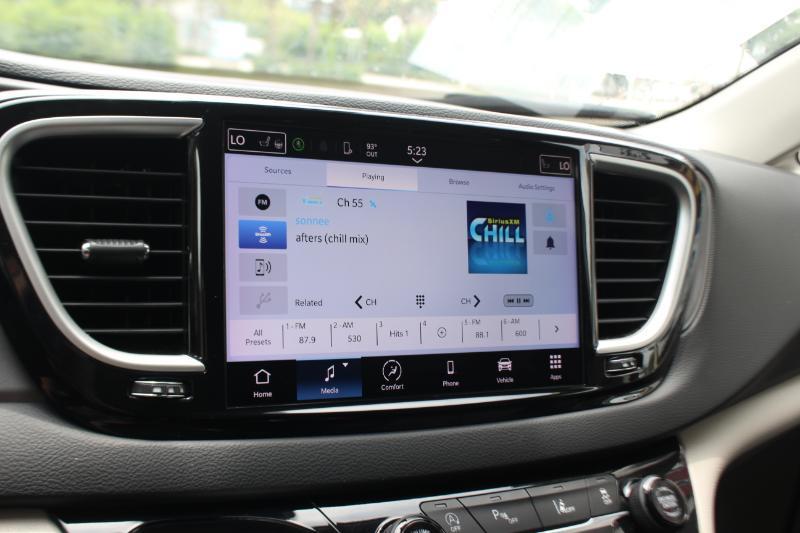 Chrysler Pacifica Touring L 2023