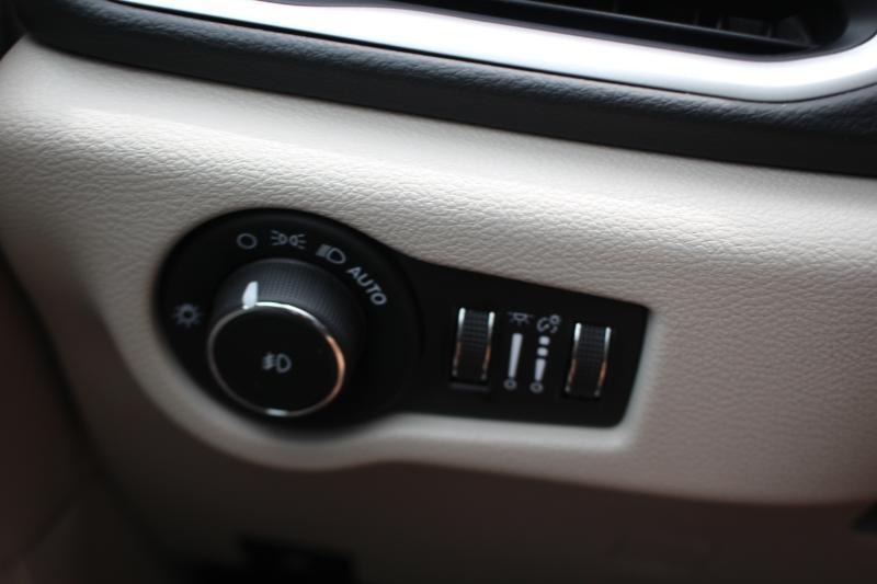 Chrysler Pacifica Touring L 2023