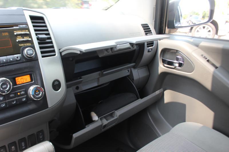 Nissan Frontier SL Crew Cab 2WD 2014