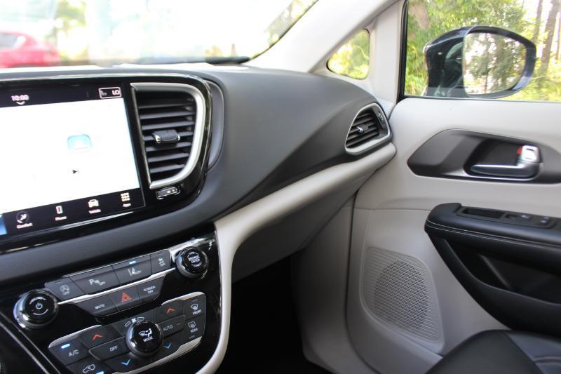 Chrysler Pacifica Touring L 2024