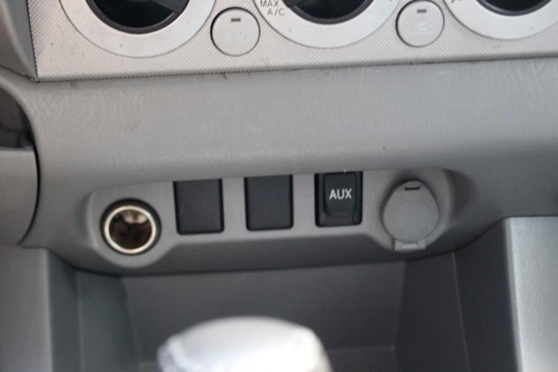Toyota Tacoma PreRunner Double Cab Auto 2WD 2011