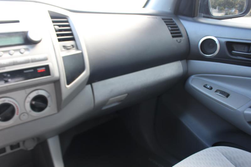 Toyota Tacoma PreRunner Double Cab Auto 2WD 2011