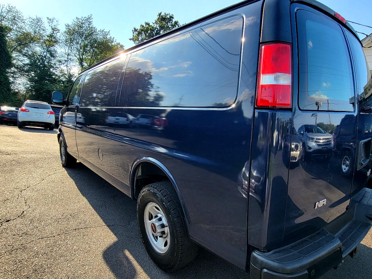 2021 Gmc Savana Cargo photo 3