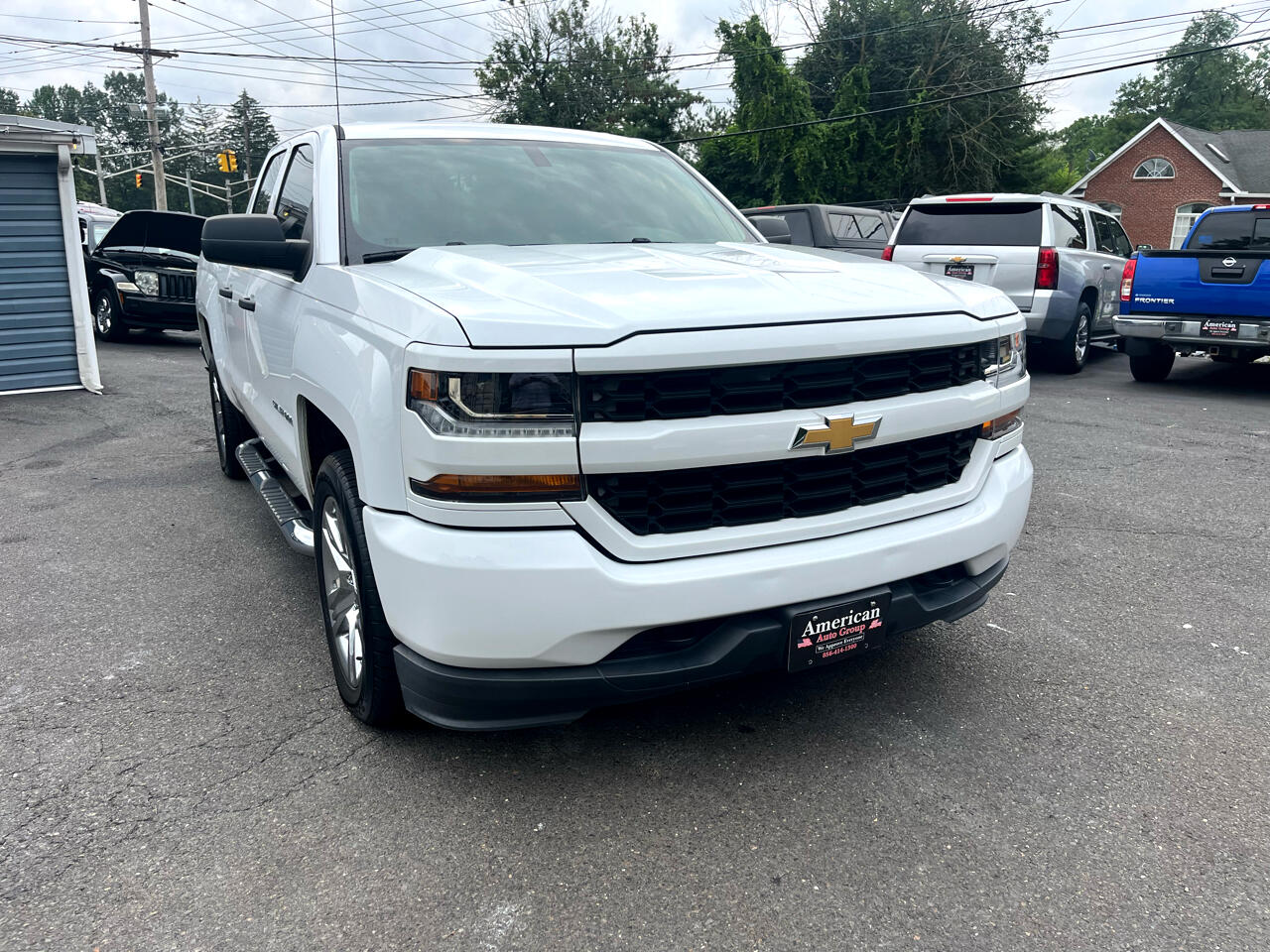 2017 Chevrolet Silverado 1500 Custom photo 2