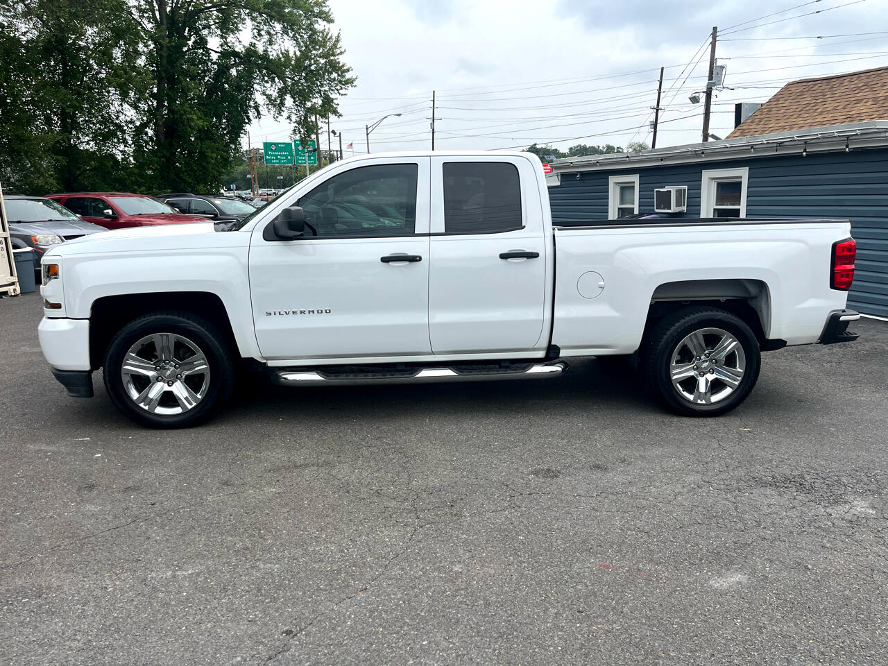 2017 Chevrolet Silverado 1500 Custom photo 5