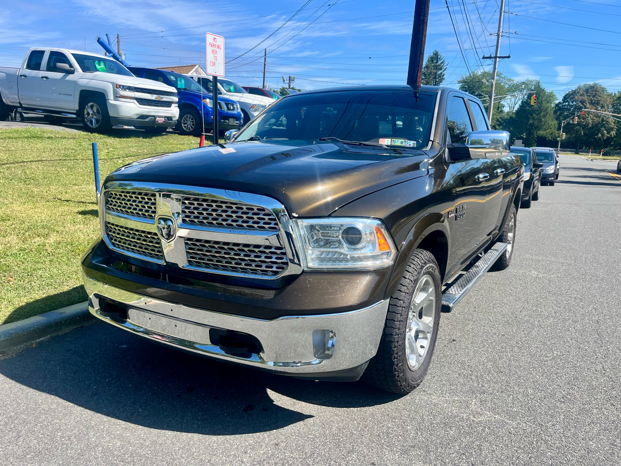 RAM 1500 4WD Quad Cab 140.5" Laramie 2014 RAM 1500 4WD Quad Cab 140.5" Laramie 2014