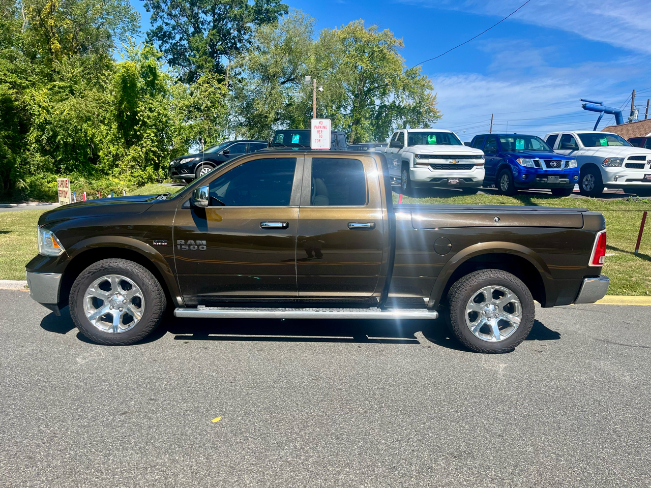 RAM 1500 4WD Quad Cab 140.5" Laramie 2014 RAM 1500 4WD Quad Cab 140.5" Laramie 2014