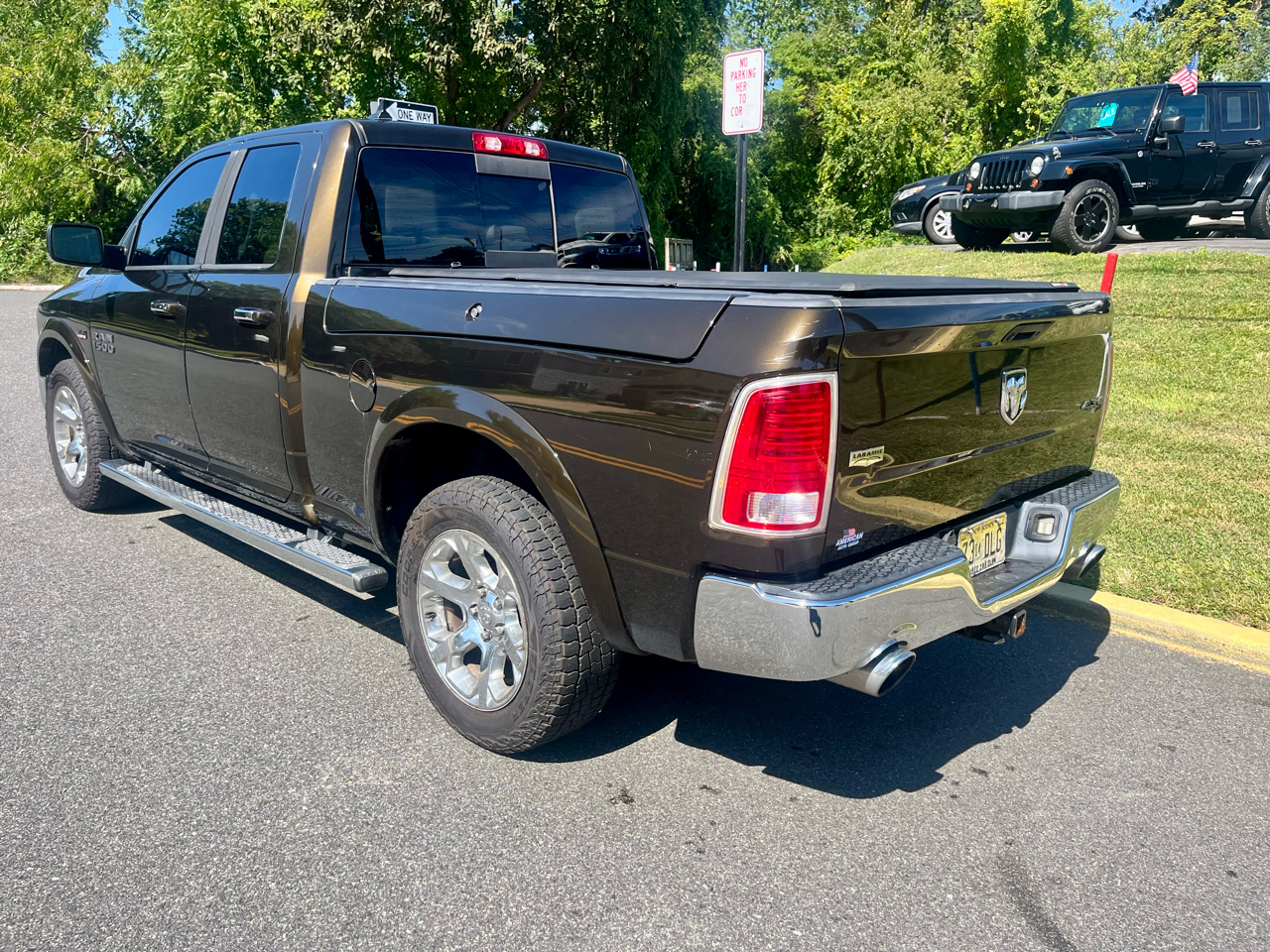 RAM 1500 4WD Quad Cab 140.5" Laramie 2014 RAM 1500 4WD Quad Cab 140.5" Laramie 2014