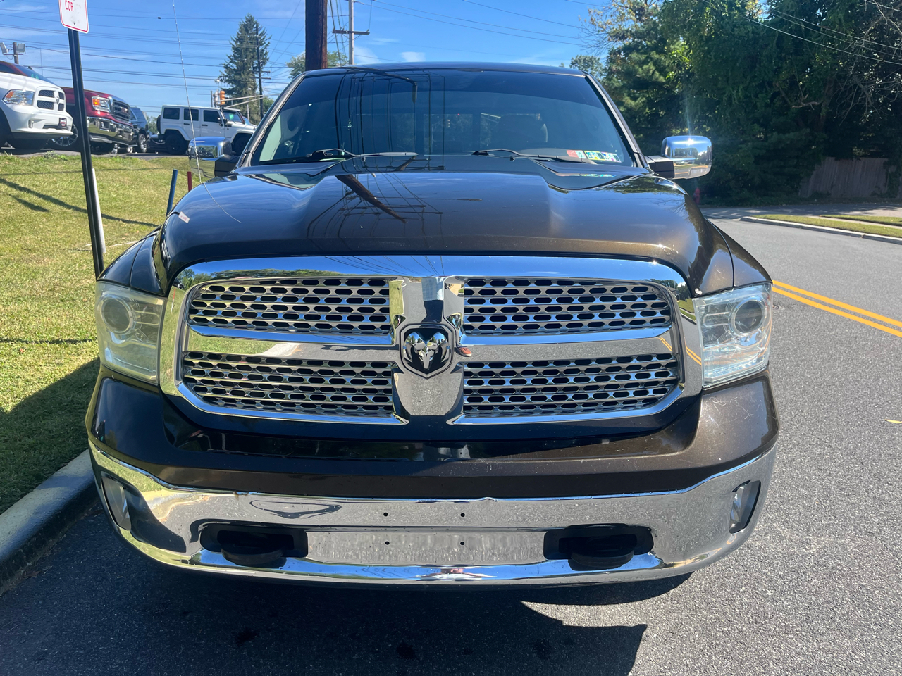 RAM 1500 4WD Quad Cab 140.5" Laramie 2014 RAM 1500 4WD Quad Cab 140.5" Laramie 2014