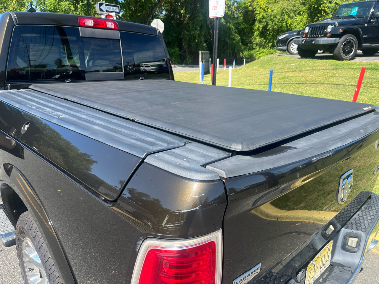 RAM 1500 4WD Quad Cab 140.5" Laramie 2014 RAM 1500 4WD Quad Cab 140.5" Laramie 2014