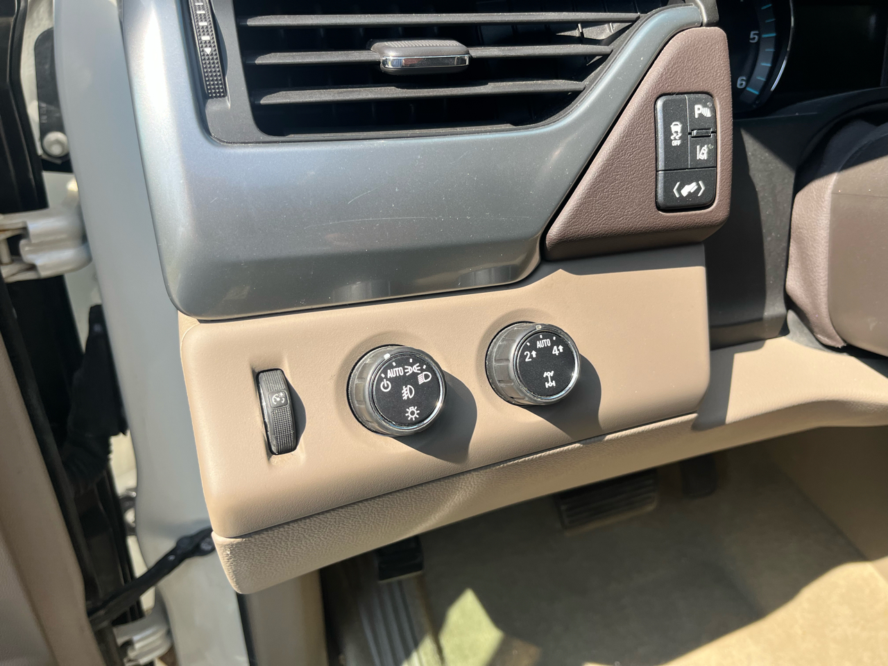 2015 Chevrolet Tahoe LTZ photo 15